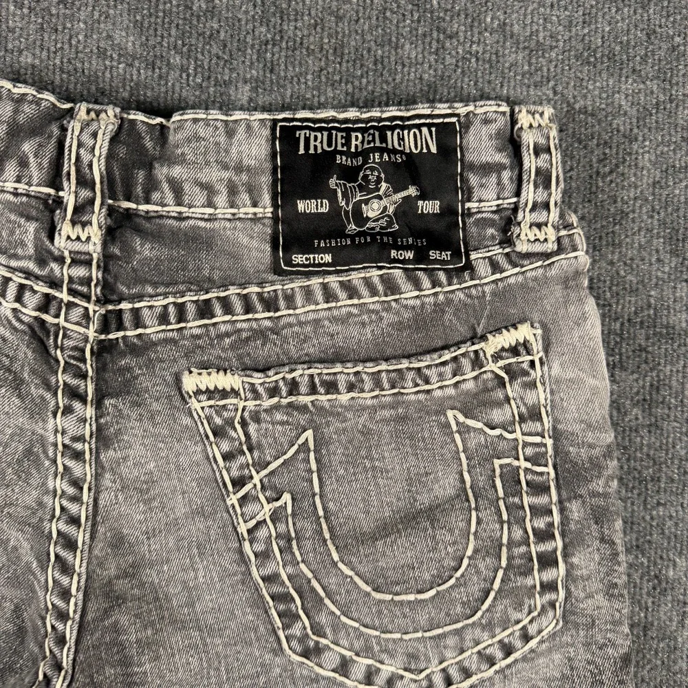 True Religion Ricky Relaxed Straight Gray Denim Shorts 32 Raw Hem Grunge